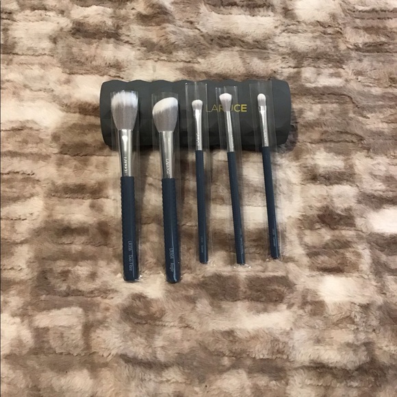 LARUCE BEAUTY CHRISTINE BRUSH SET - Picture 8 of 10